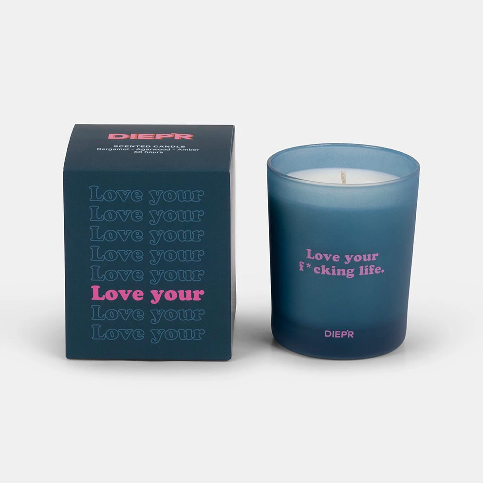 Quoted Scented Candle van DIEPR "love your f*cking life" - in de geur bergamot, agarwood, amber