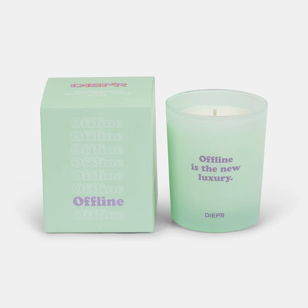 Quoted Scented Candle van DIEPR "offline is the new luxury" - in de geur Bergamot, lemon, red fruit